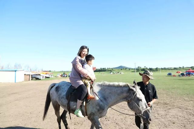乾港集團高層草原自駕游 乾港集團高層草原自駕游